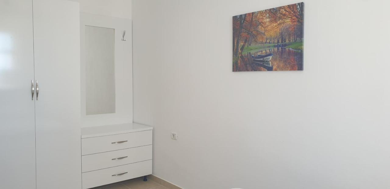 Redsun Apartment Вльора Екстер'єр фото