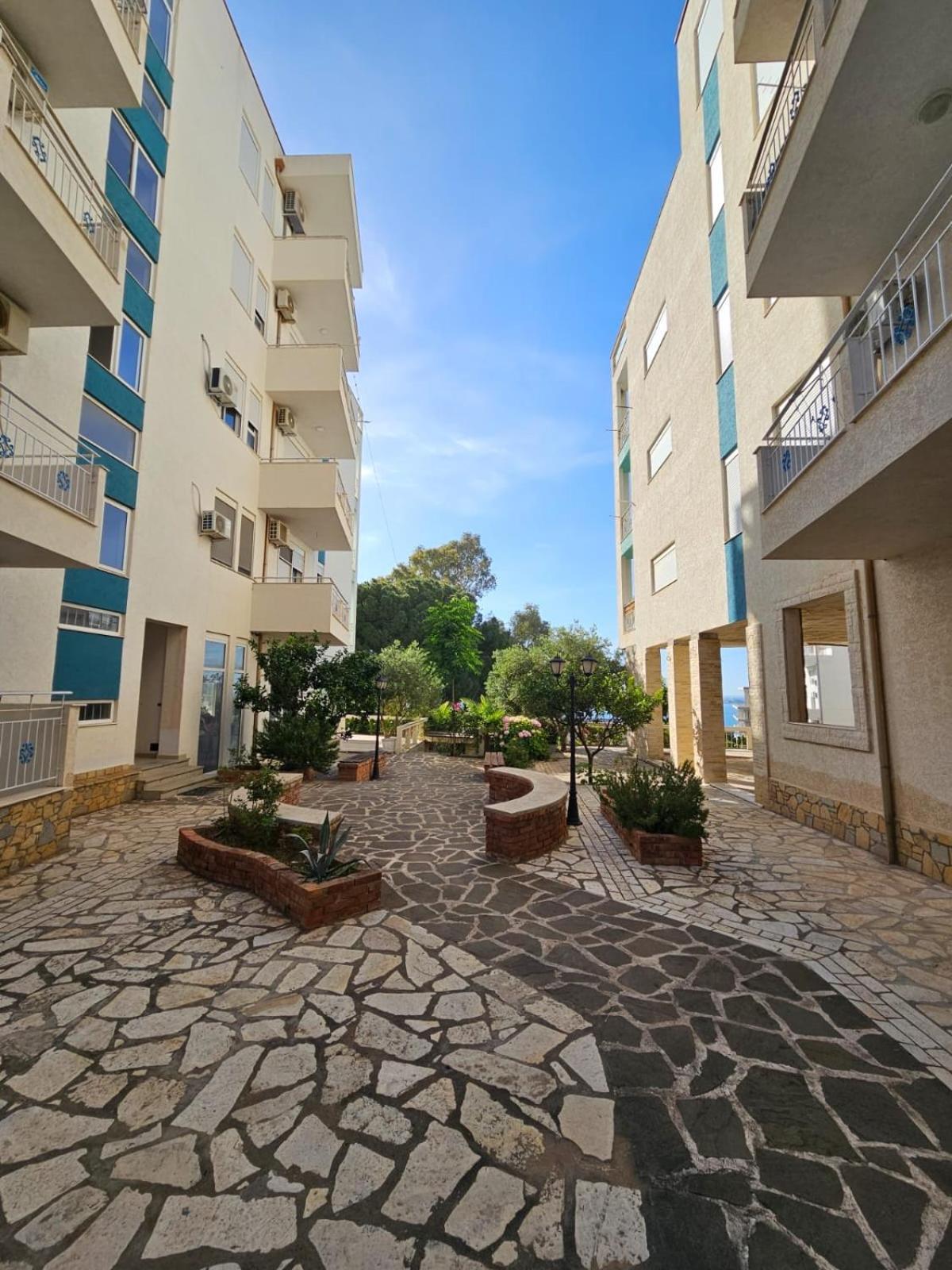 Redsun Apartment Вльора Екстер'єр фото