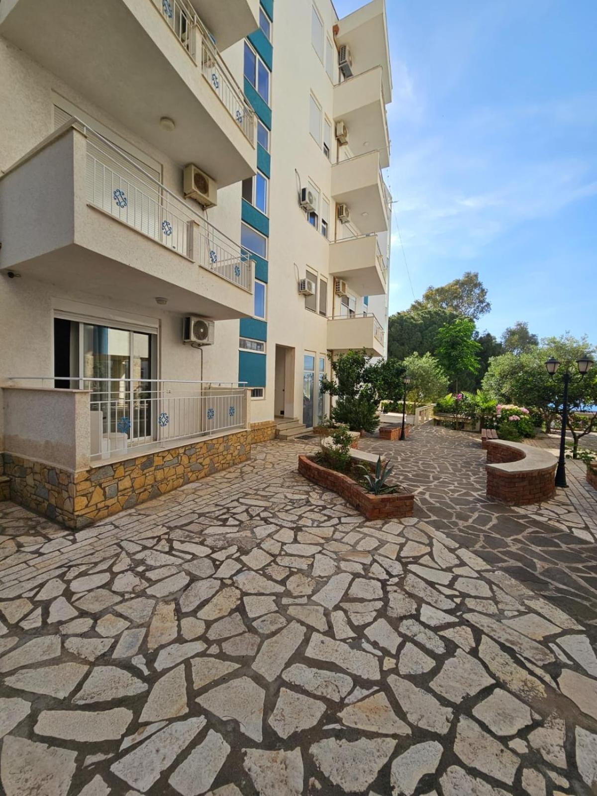 Redsun Apartment Вльора Екстер'єр фото